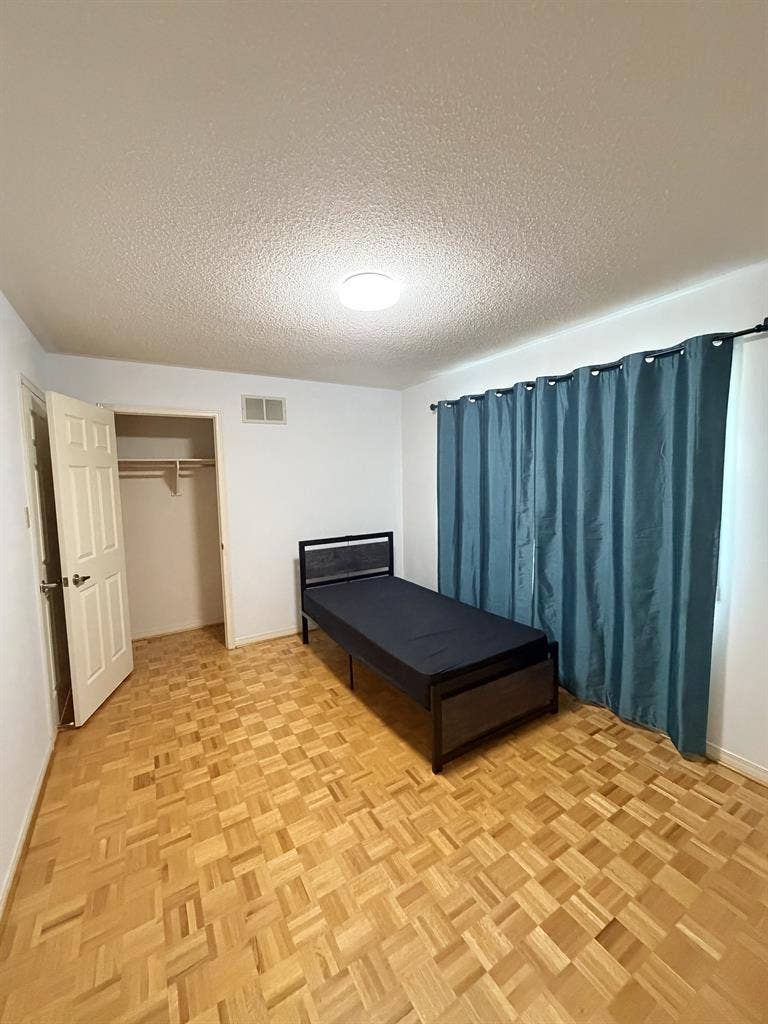 PRIVATE ROOM FOR RENT