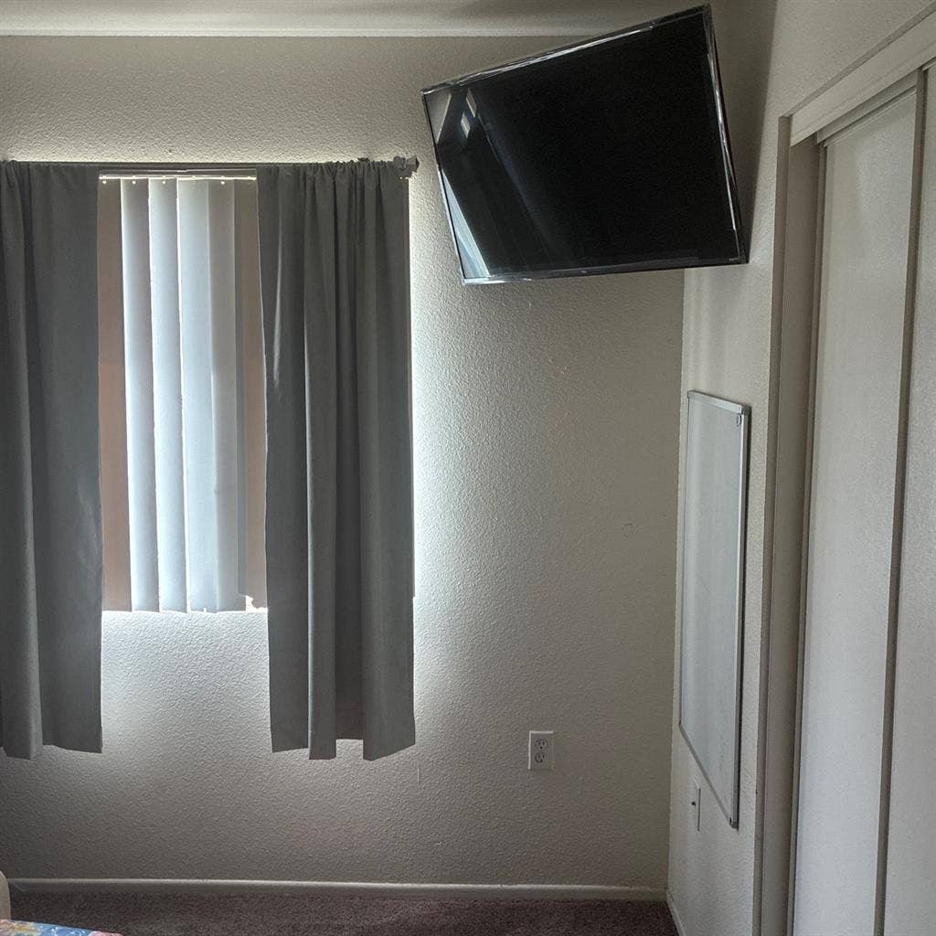 Room for rent in coachella