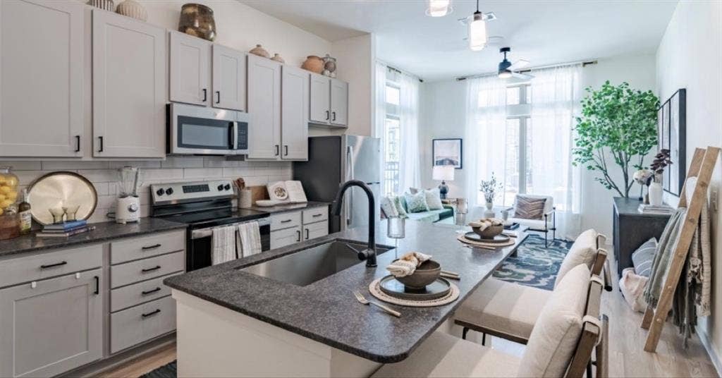 SHORT TERM LEASE AVAILABLEE