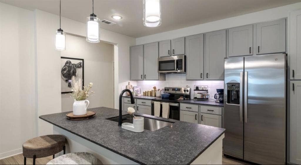 SHORT TERM LEASE AVAILABLEE