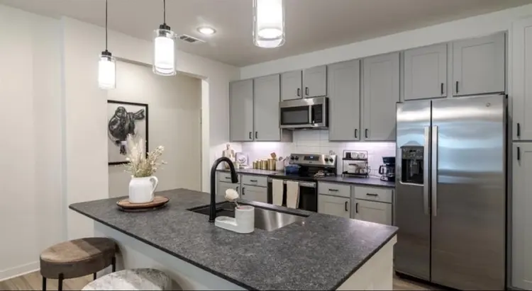 SHORT TERM LEASE AVAILABLEE