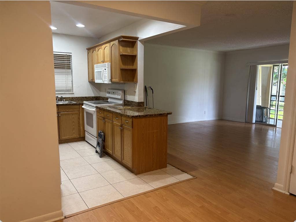 1 bedroom apart. with studio/office