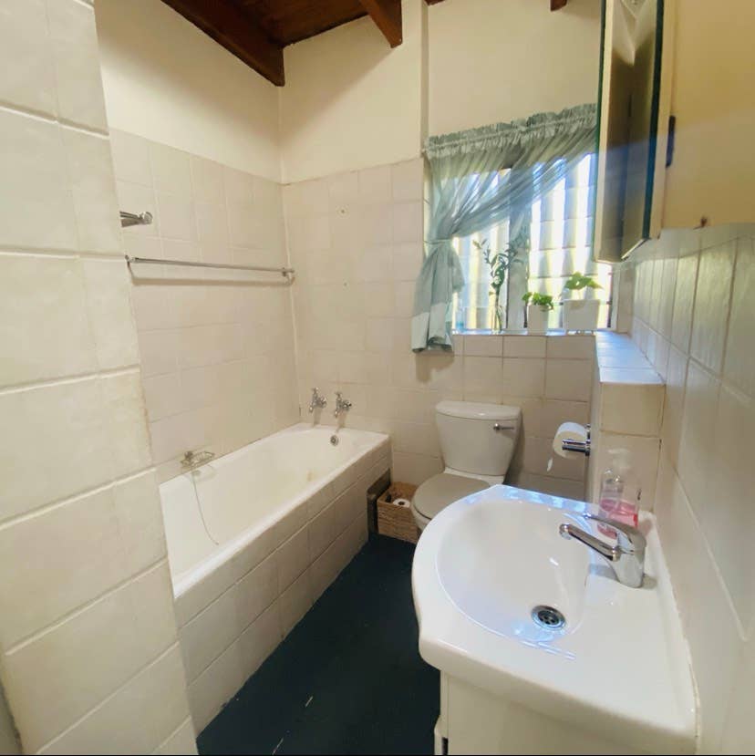 Room to Rent in a Secure Complex