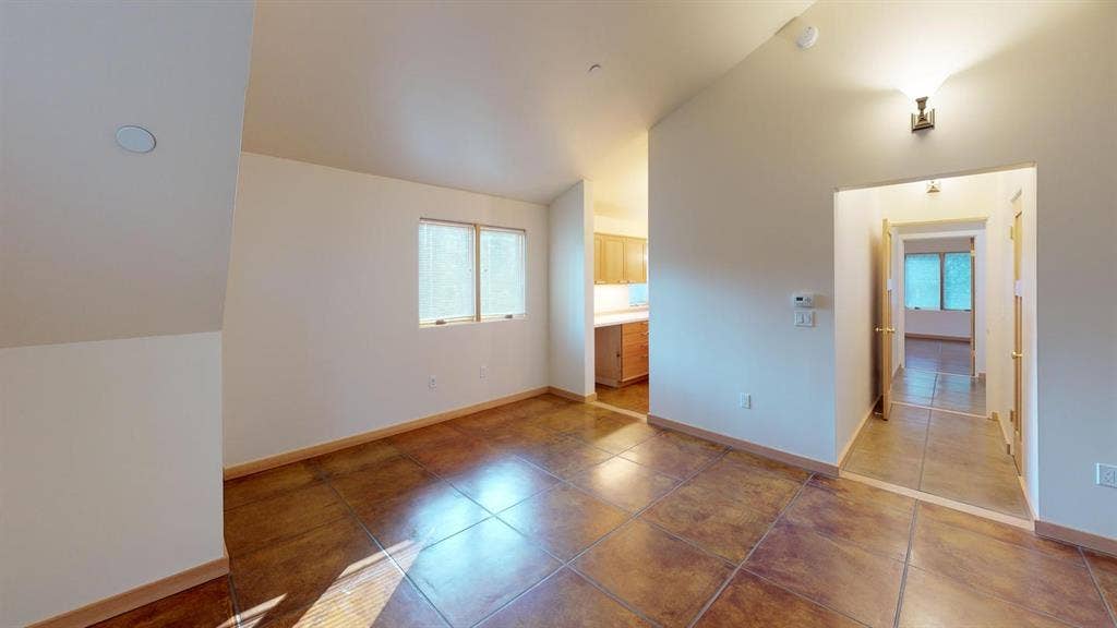 1 BR in Oakland