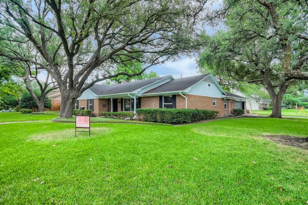 4 BR in Dallas
