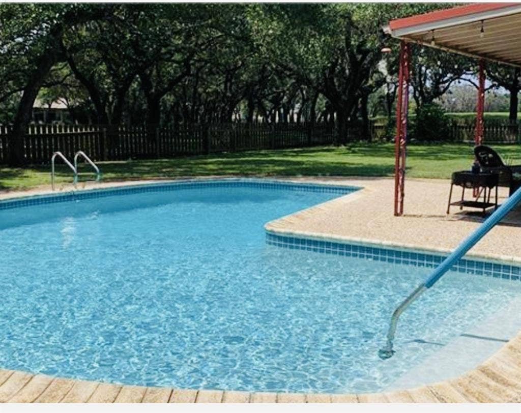 Lakeway Oasis Home with Room
