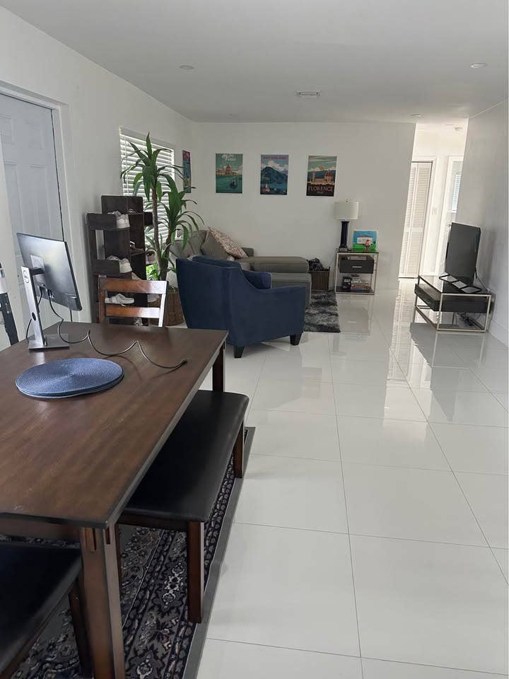 Room available in Palmetto Bay NOW