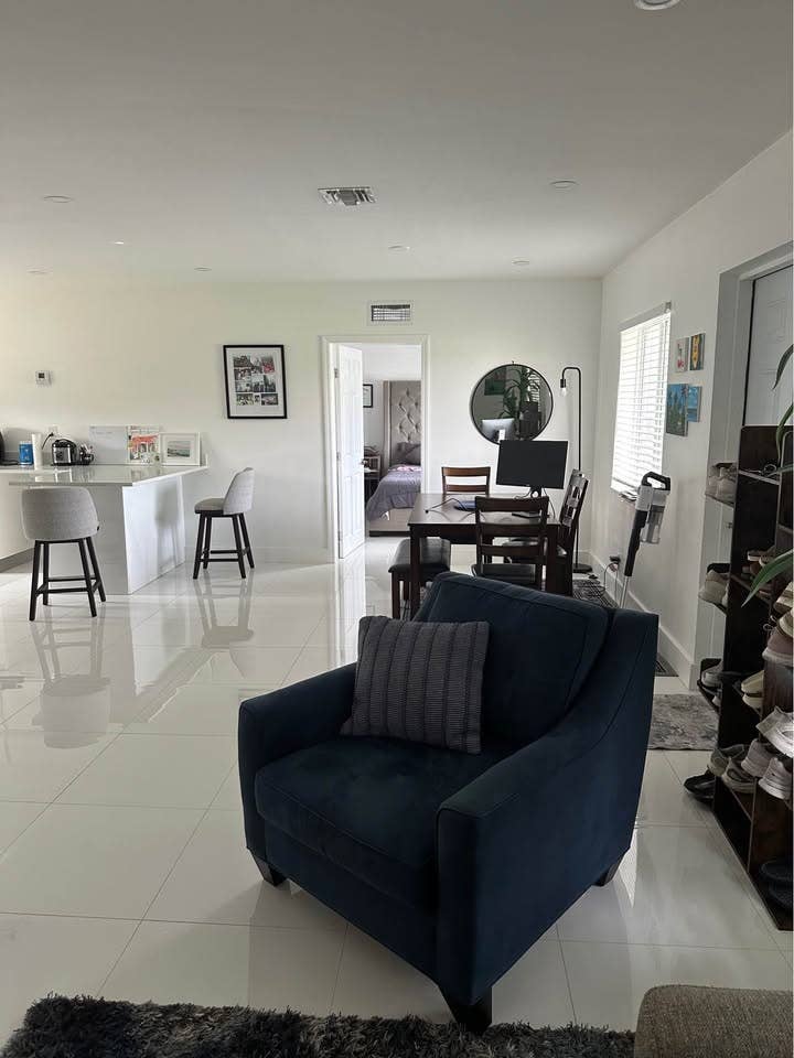 Room available in Palmetto Bay NOW