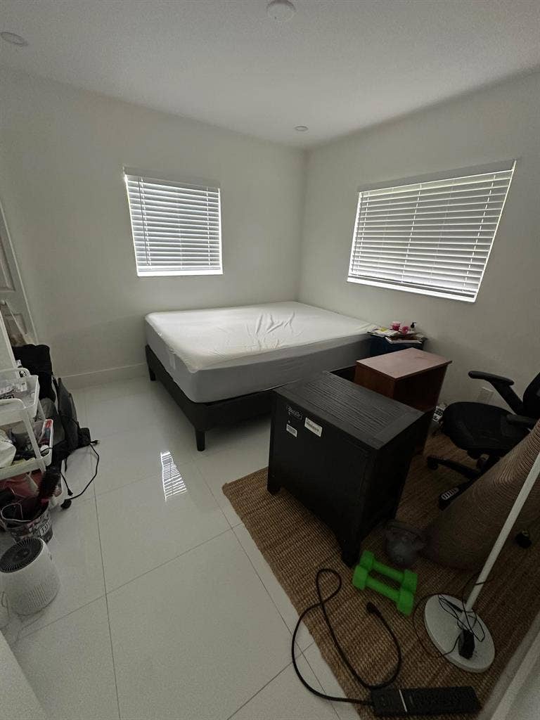 Room available in Palmetto Bay NOW