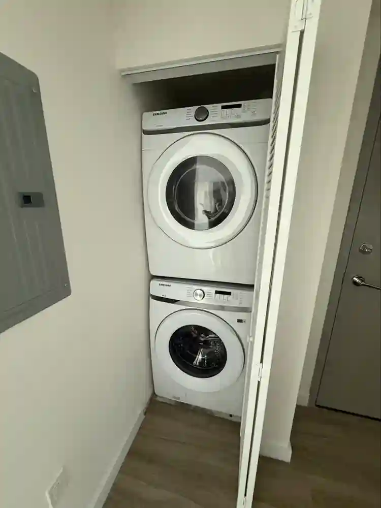 Private Room in Downtown