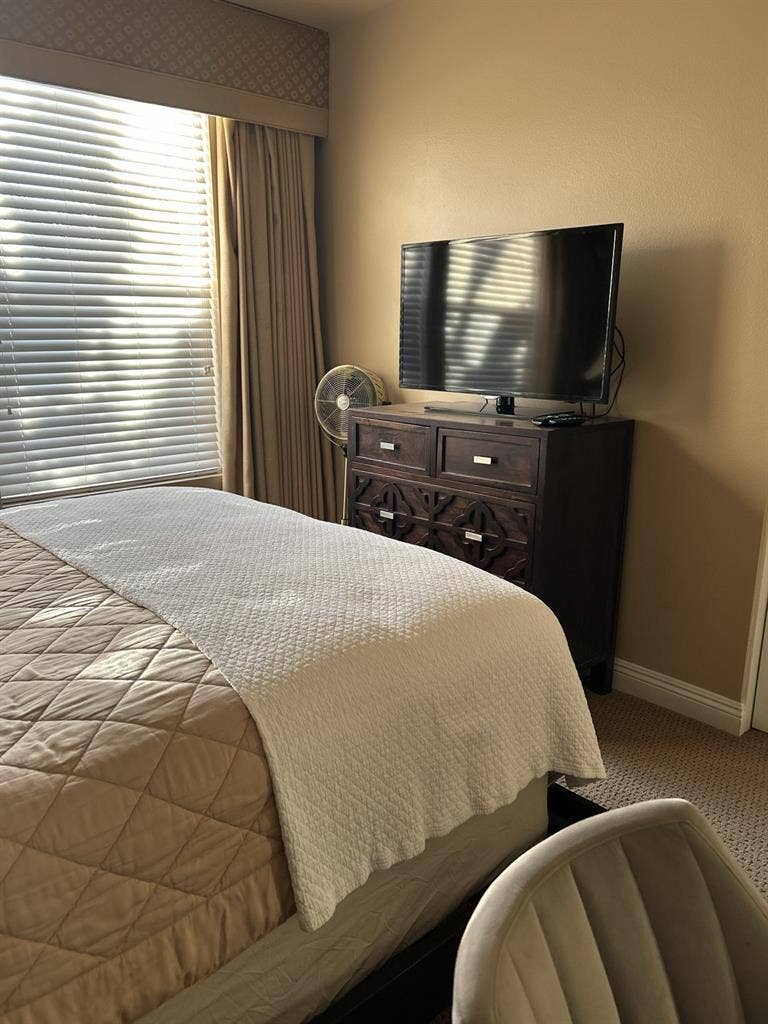 Room in beautiful Lake Las Vegas