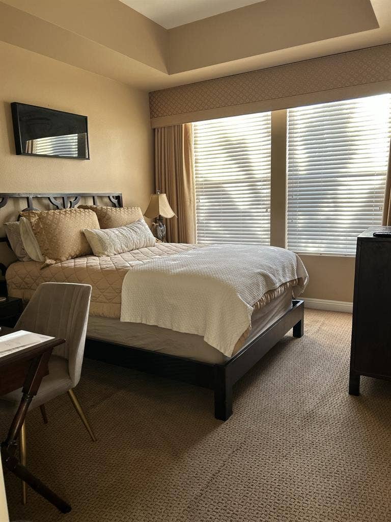 Room in beautiful Lake Las Vegas