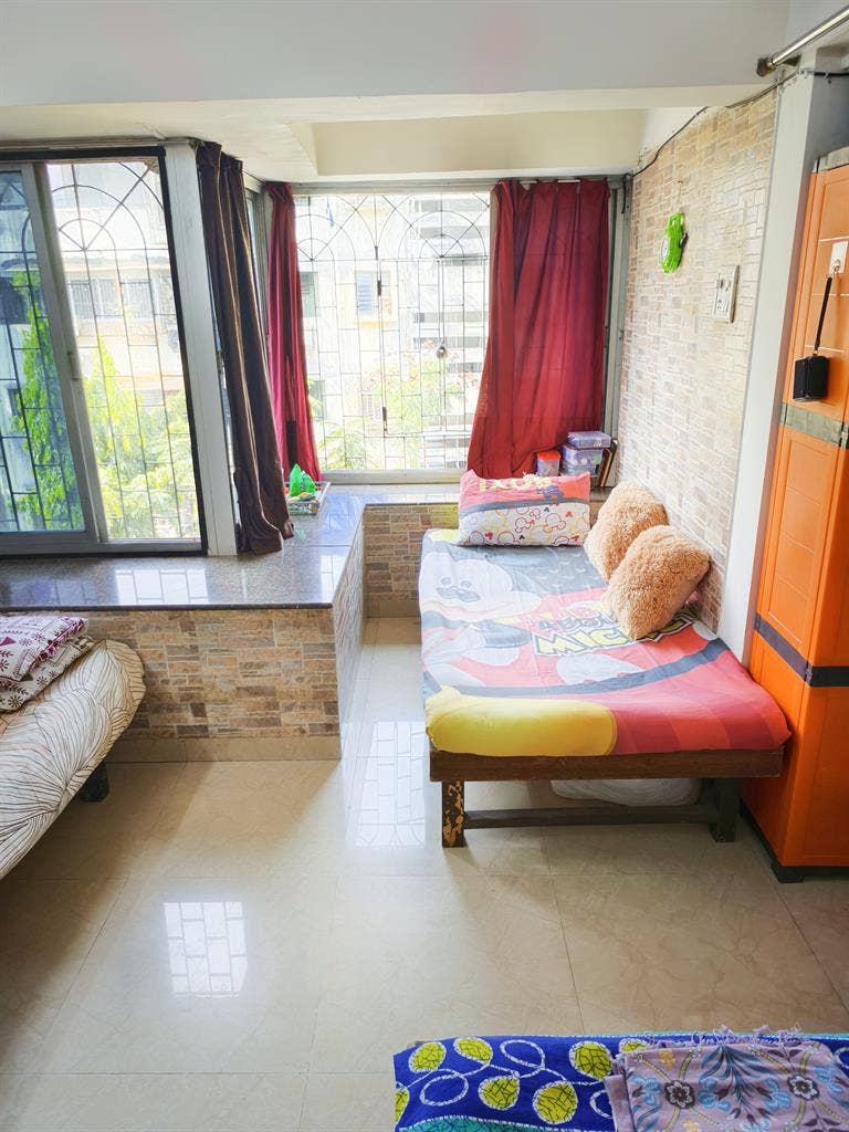 Sharing flat for girls