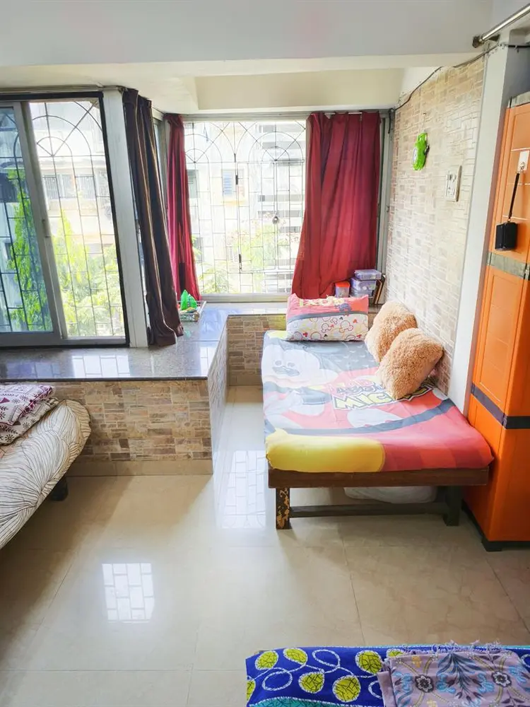 Sharing flat for girls