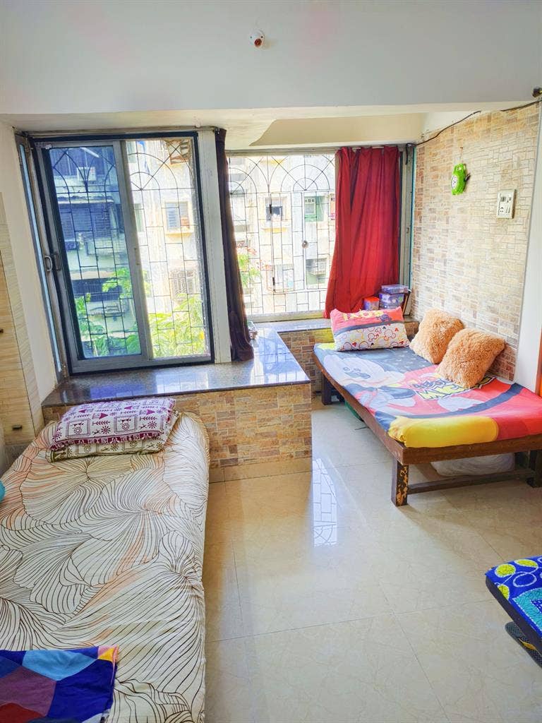 Sharing flat for girls