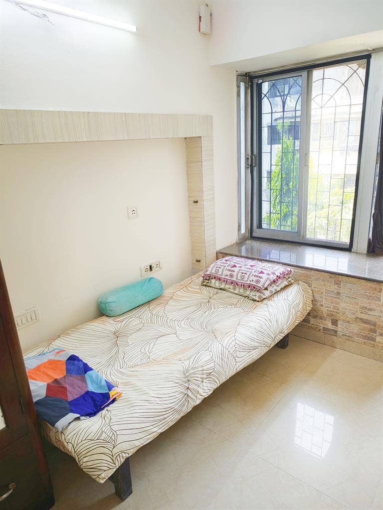 Sharing flat for girls