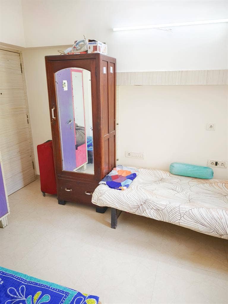 Sharing flat for girls