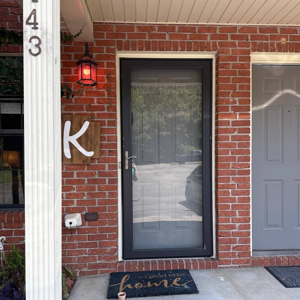 Looking for a roommate:)