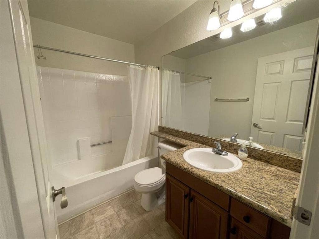 Looking for a roomie