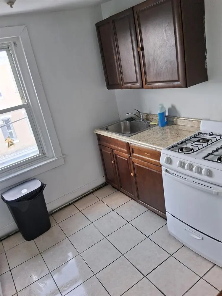 Female Roommate Wanted (18-99)