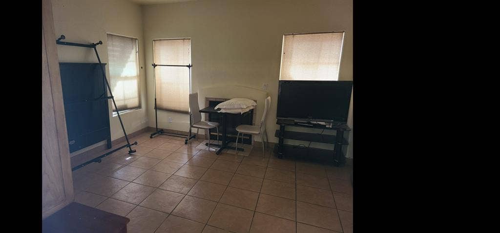 2 rooms available - Spring Valley