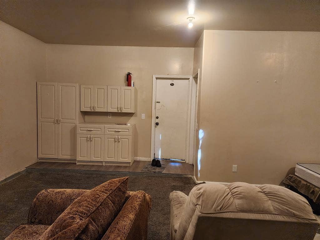 2 rooms available - Spring Valley