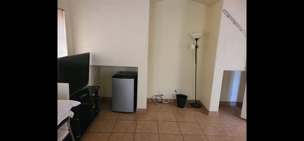 2 rooms available - Spring Valley