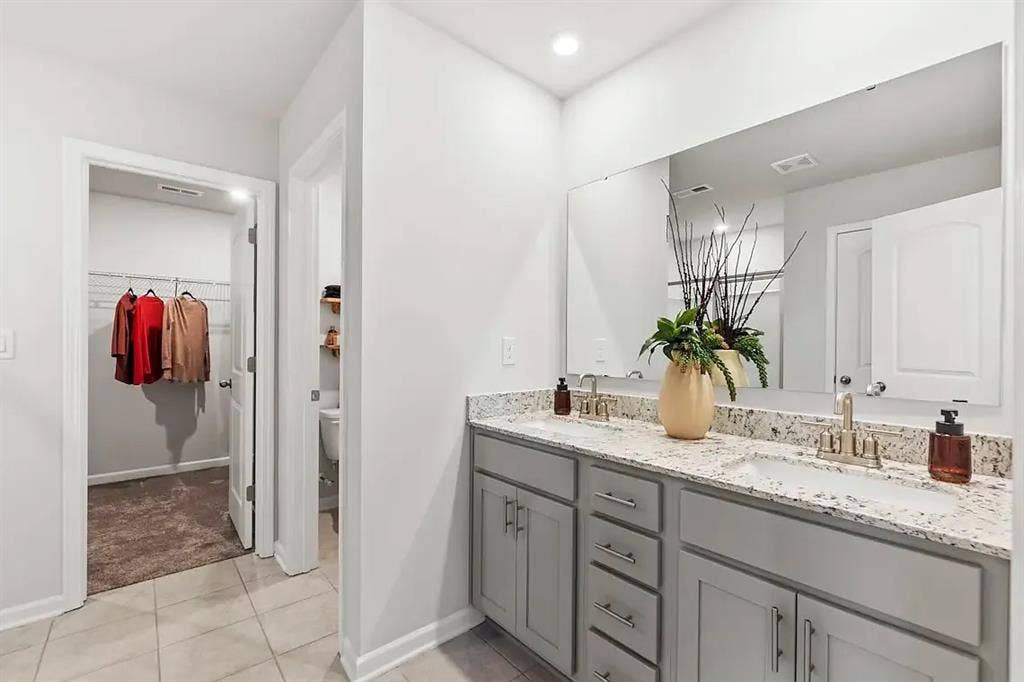 4 BR in Monroe