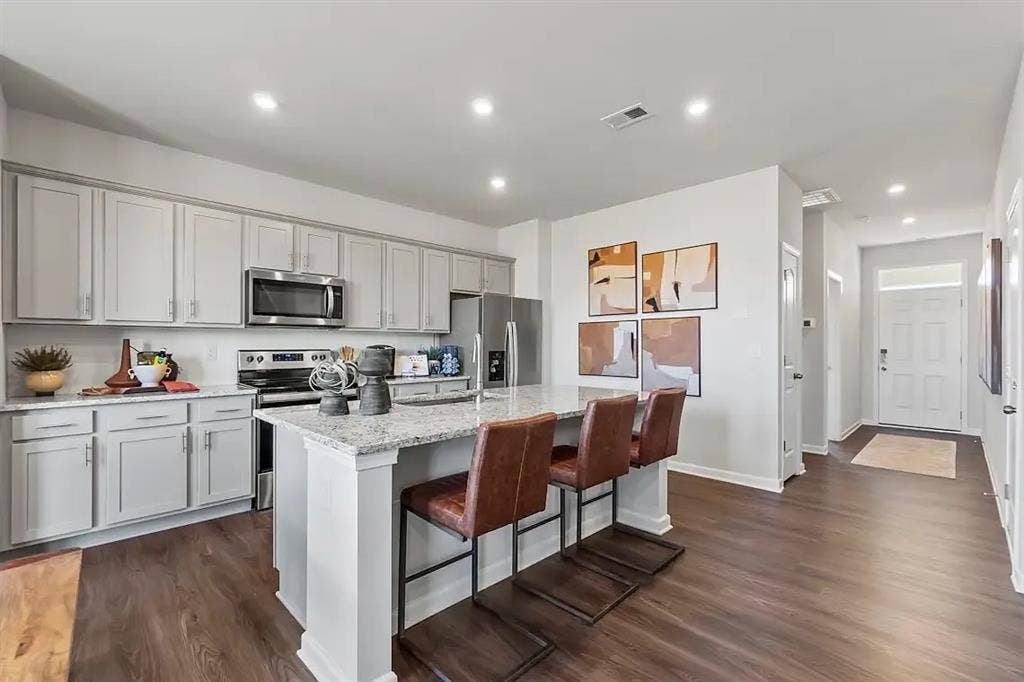 4 BR in Monroe