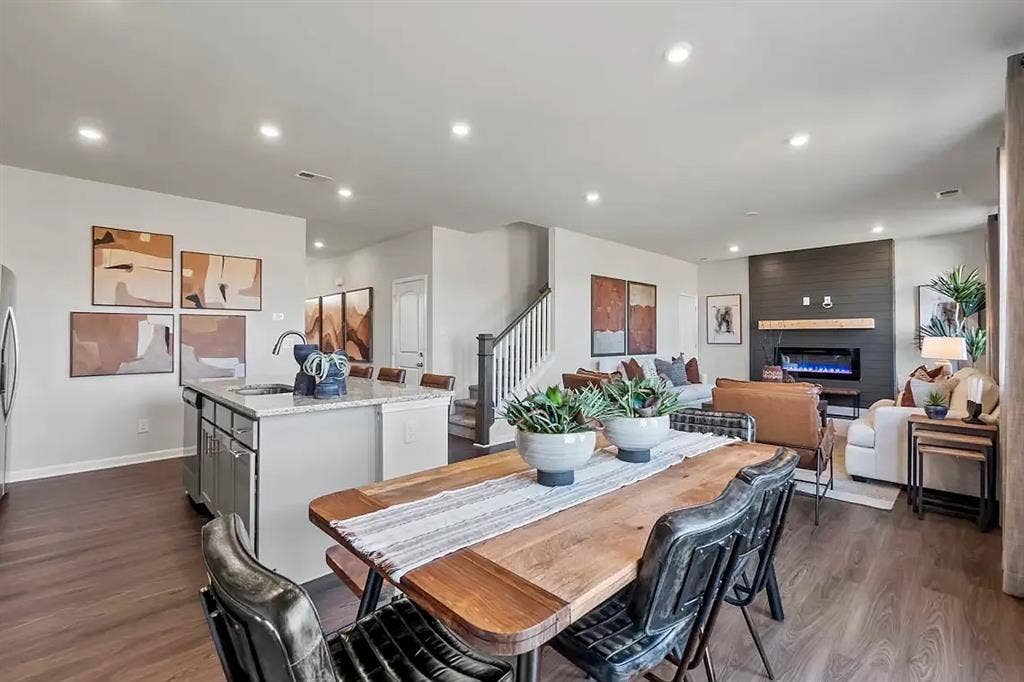 4 BR in Monroe