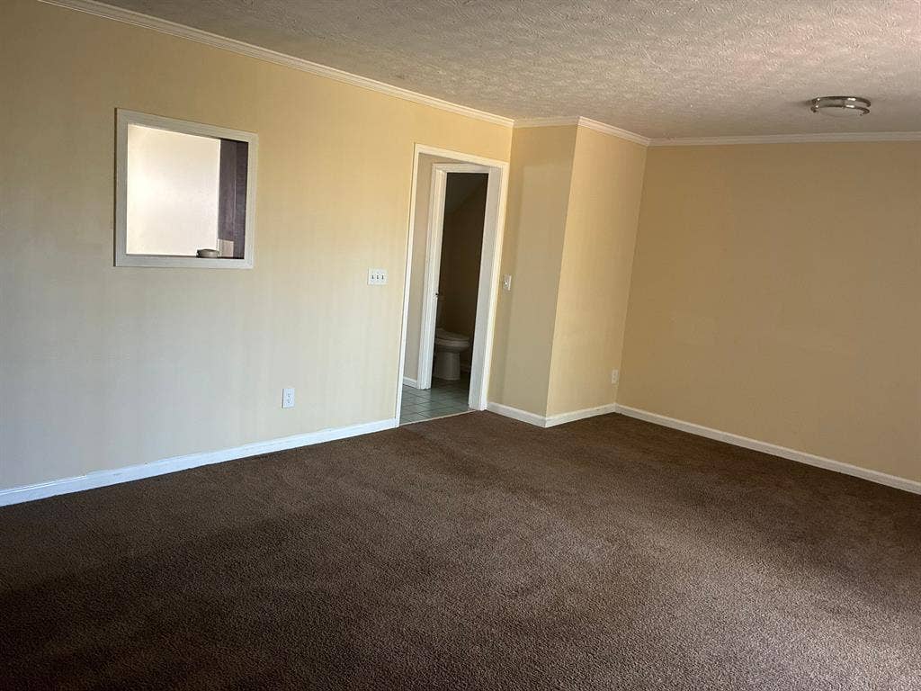 2 BR in Lawrenceville