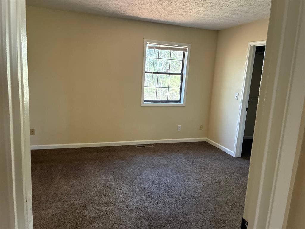2 BR in Lawrenceville