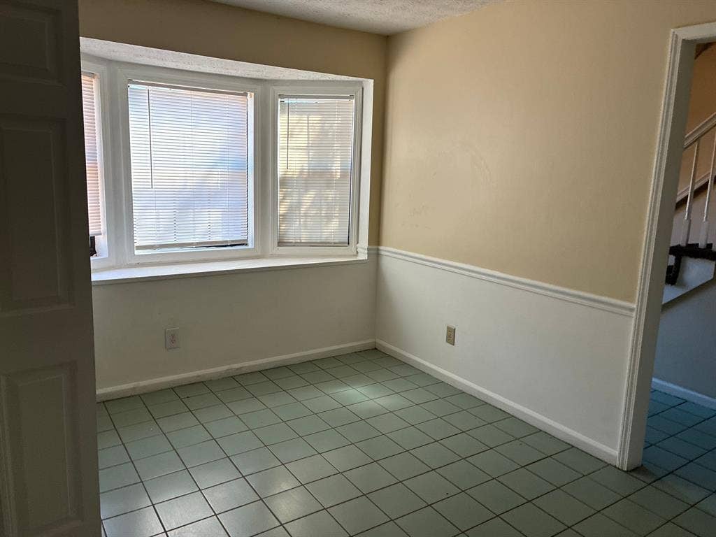 2 BR in Lawrenceville