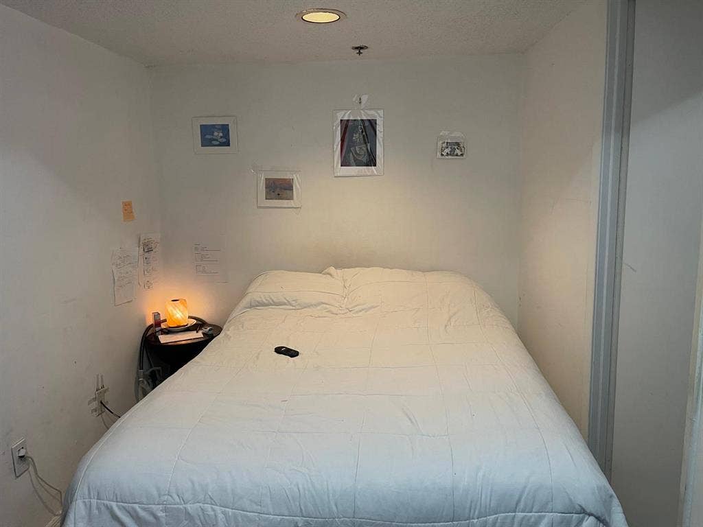 Roommate search, SoBe private room