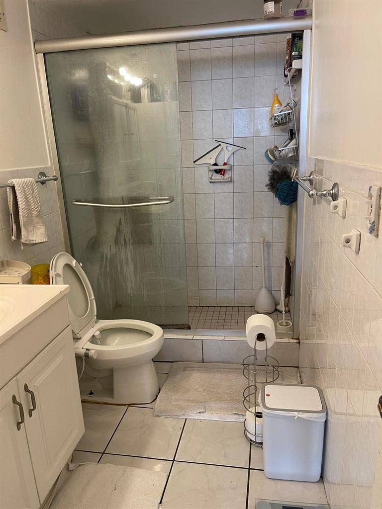 Roommate search, SoBe private room