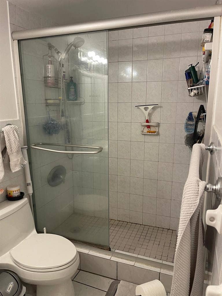 Roommate search, SoBe private room