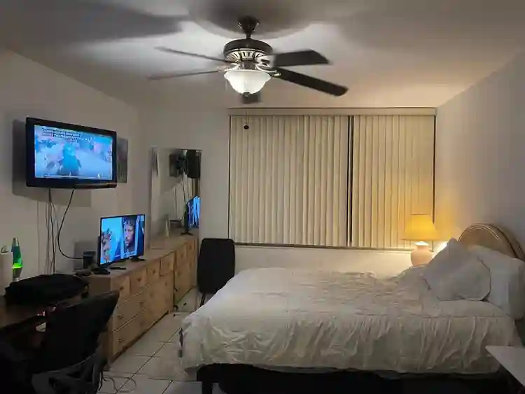 Roommate search, SoBe private room