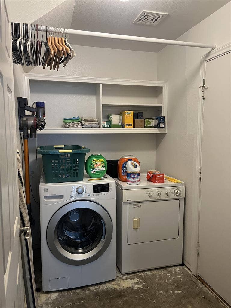 Private room and bath in Lewisville