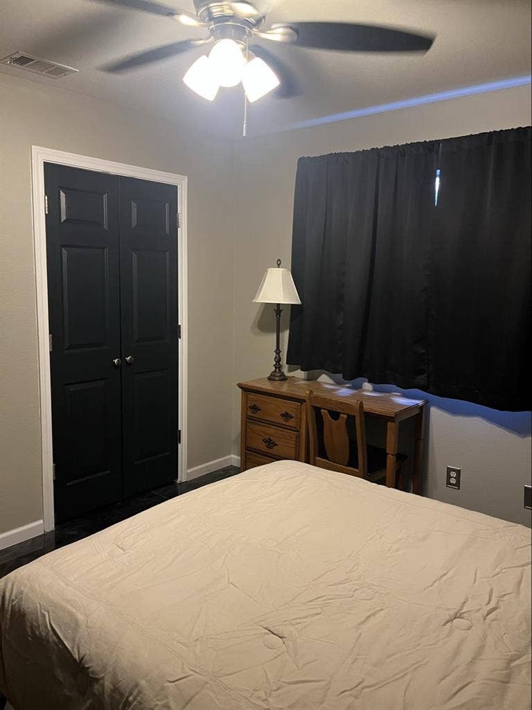 Private room and bath in Lewisville