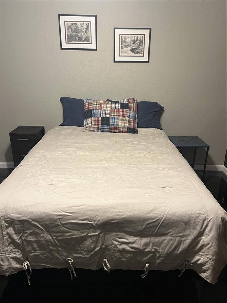 Private room and bath in Lewisville
