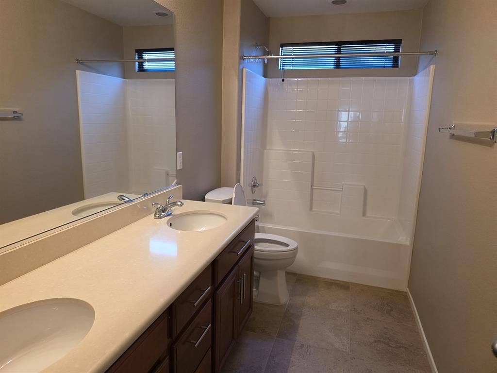 Large bedroom & bathroom for rent