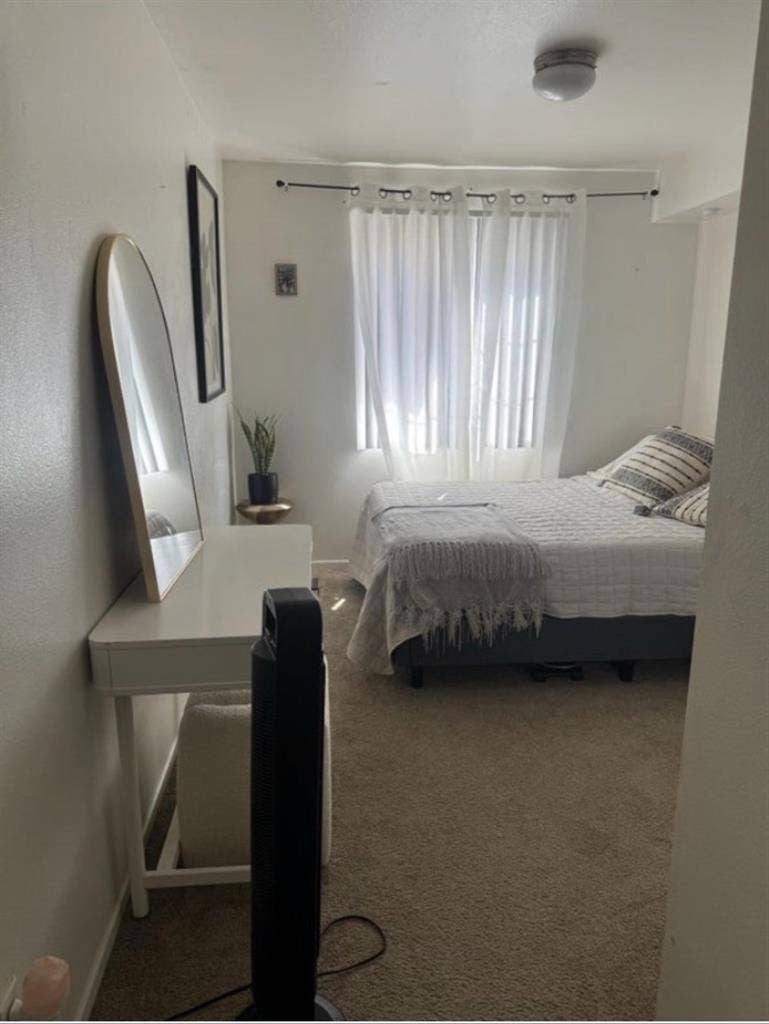 LARGE ROOM FOR RENT