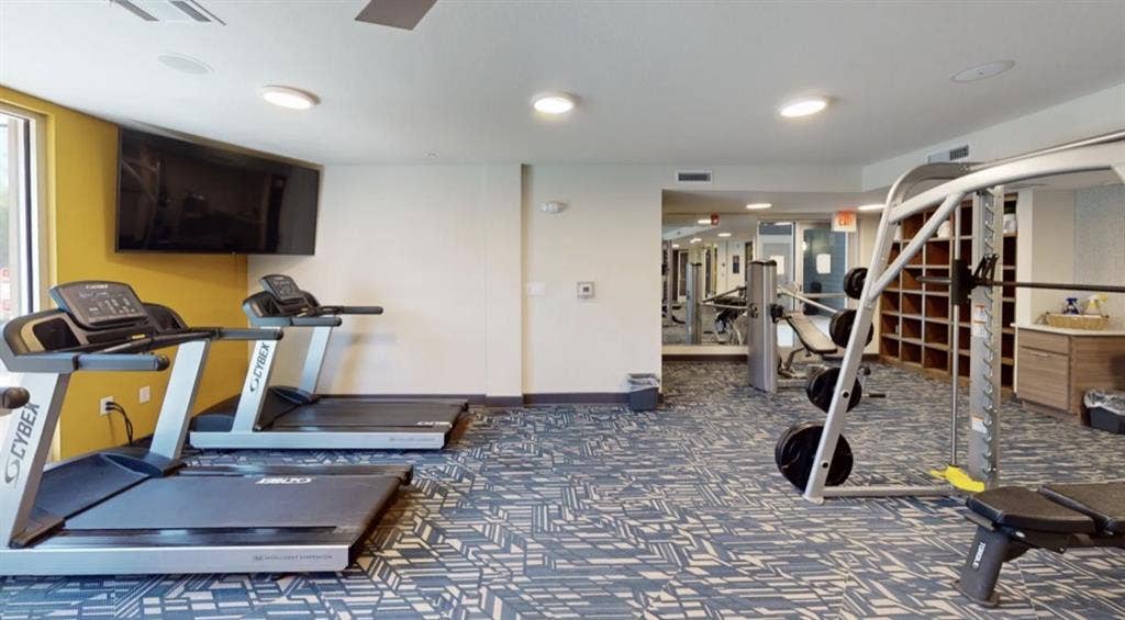 Altitude Apartment 1r00m lease open