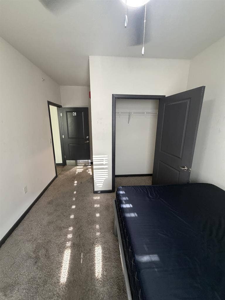 Altitude Apartment 1r00m lease open