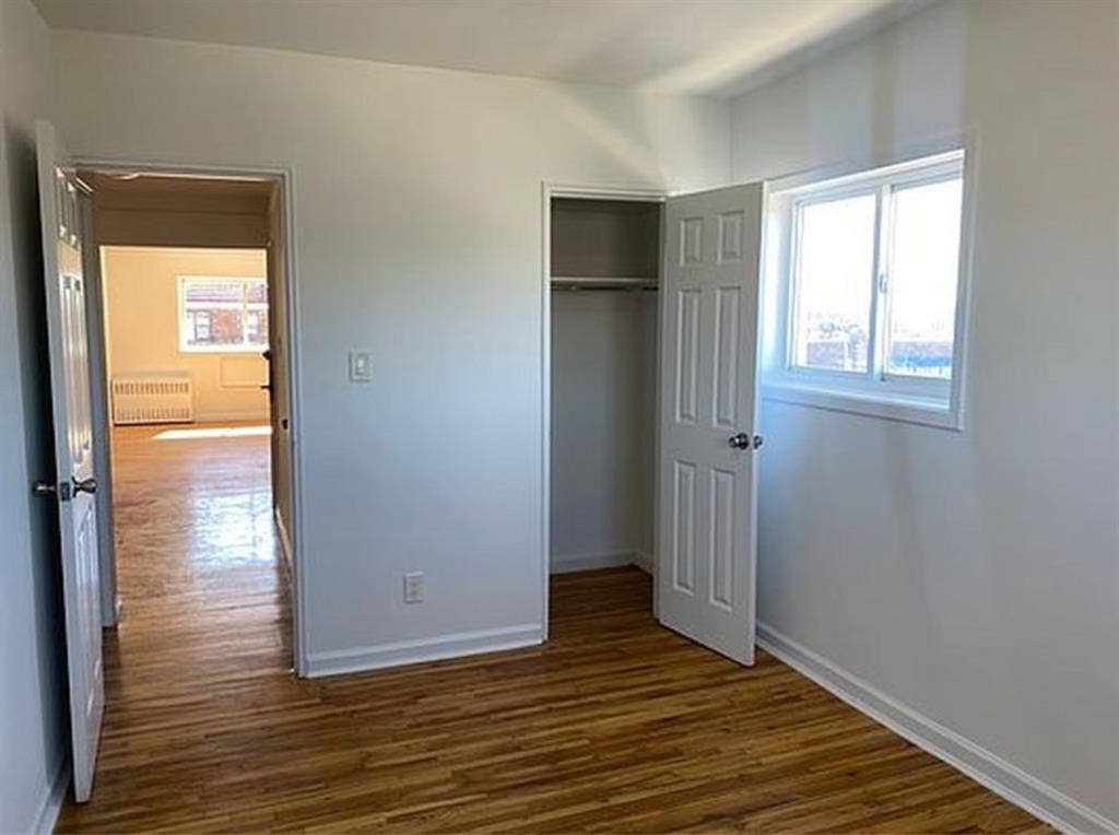 Room in two bedroom apartment