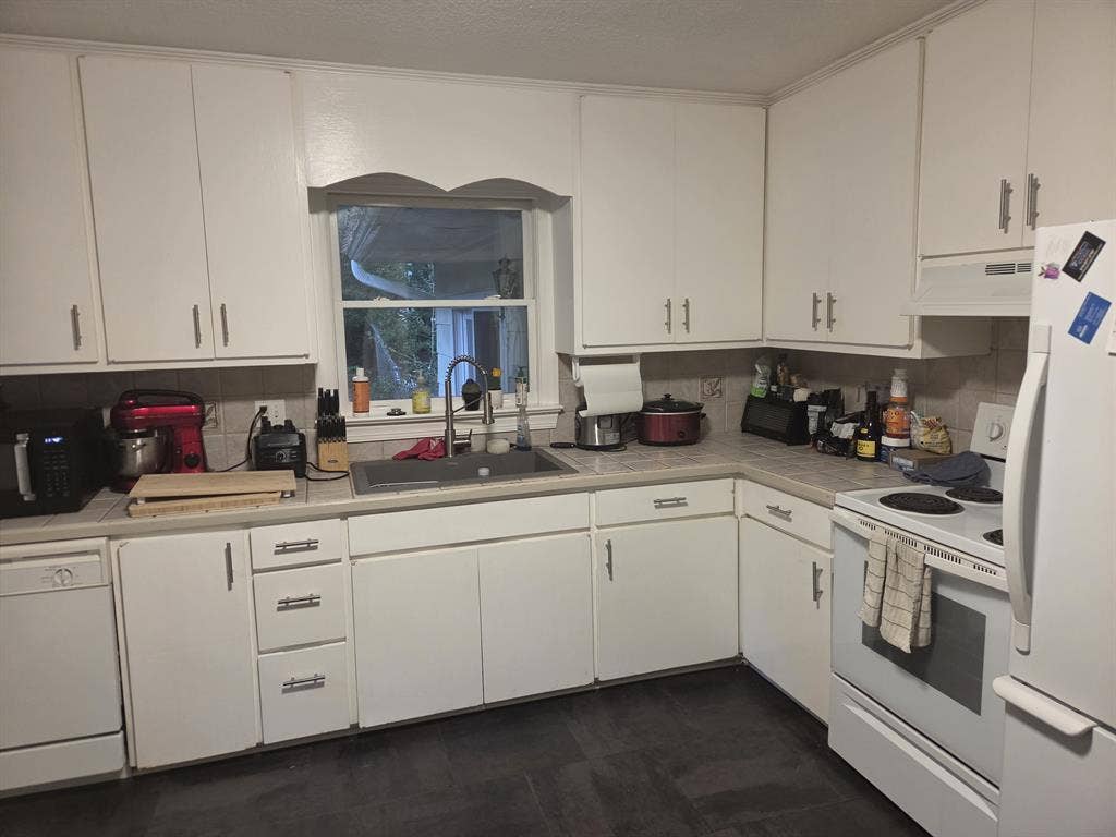 800 /mo Utilities Incl