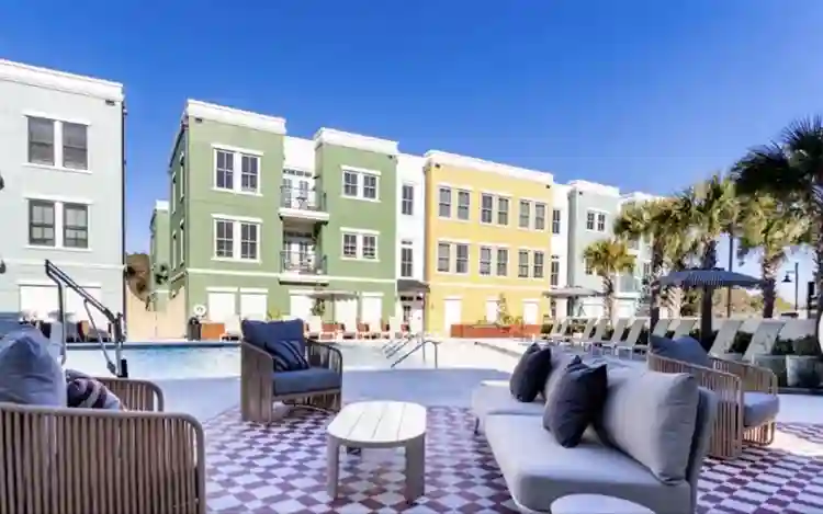 Master Available in 2 bed Apartment