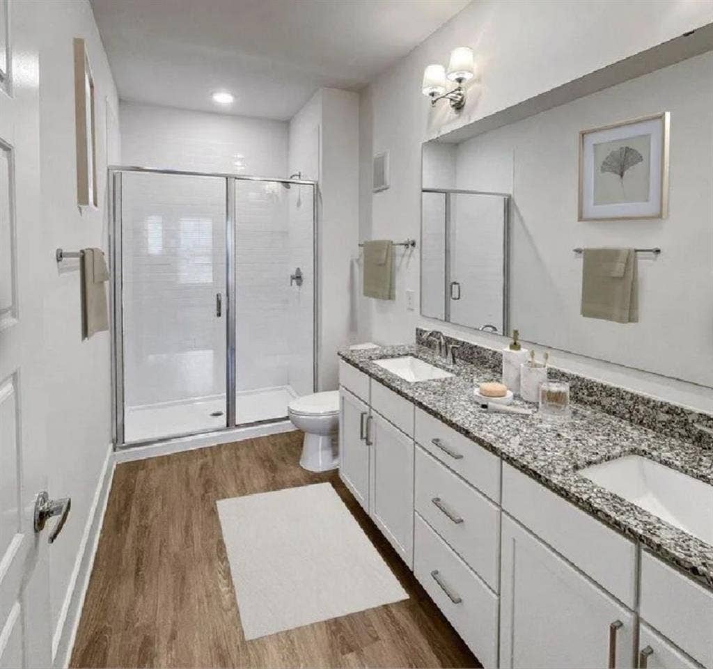 Master Available in 2 bed Apartment