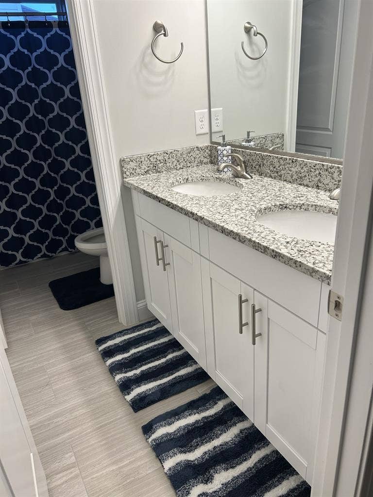 Furnished Room w/ Private Bathroom
