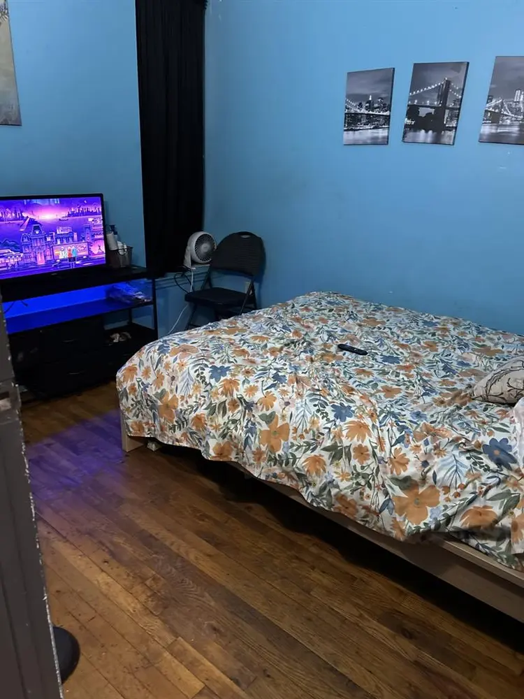 Female looking for roommate